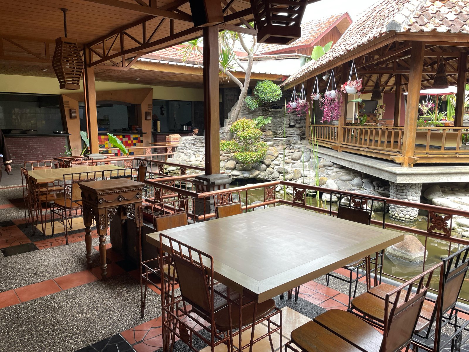 Ruang Makan Keluarga (4–6 Orang)